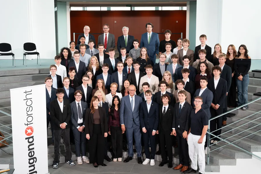 Jugend forscht prize winners meeting Federal Chancellor Merz